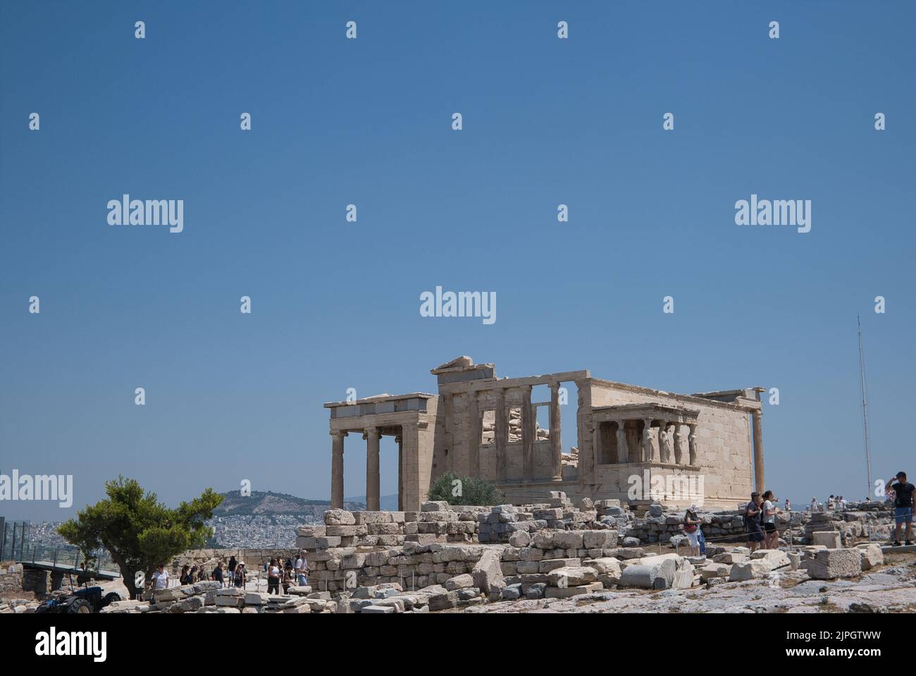 Le temple d'Erechtheum à l'Acropole d'Athènes en été Banque D'Images