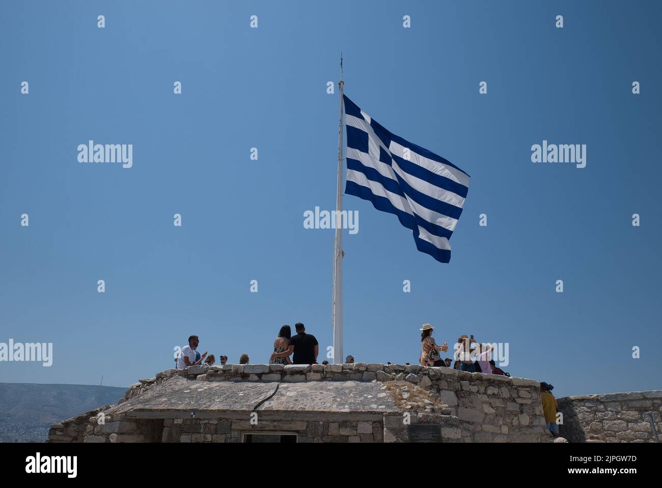 Les touristes à l'Acropole donnent sur Athènes en été Banque D'Images