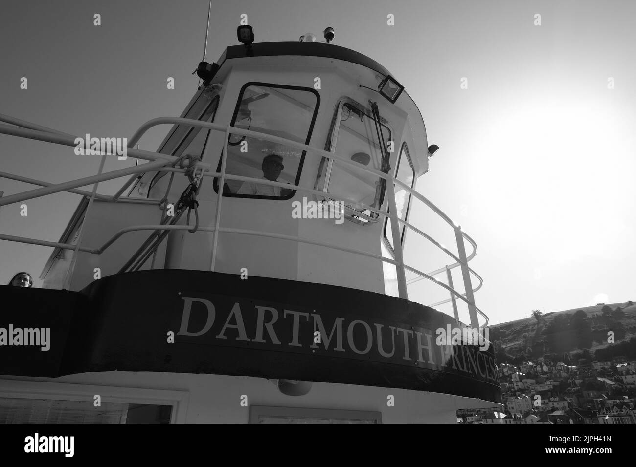 Vue sur le port de Dartmouth Devon jusqu'à Kingswear et ferry Banque D'Images