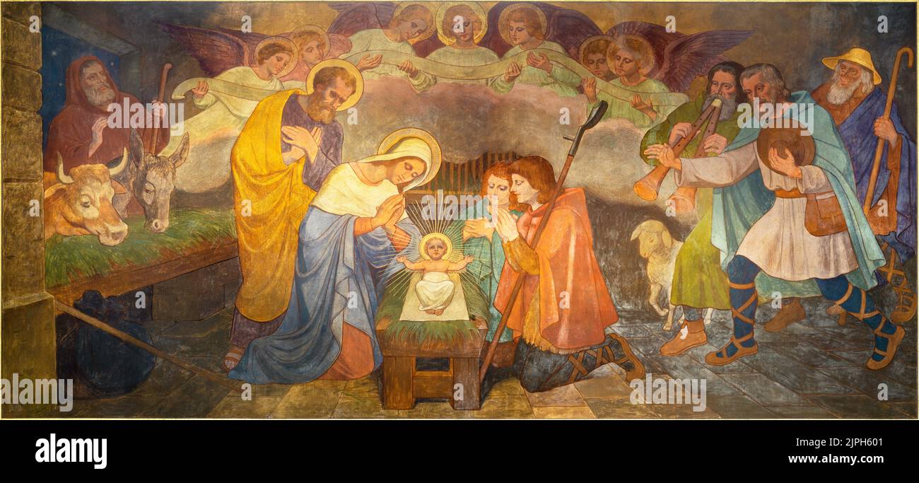BERNE, SUISSE - JUNY 27, 2022: La fresque de la Nativité - adoration des bergers dans l'église Dreipaltigkeitskirche par August Müller (1923). Banque D'Images