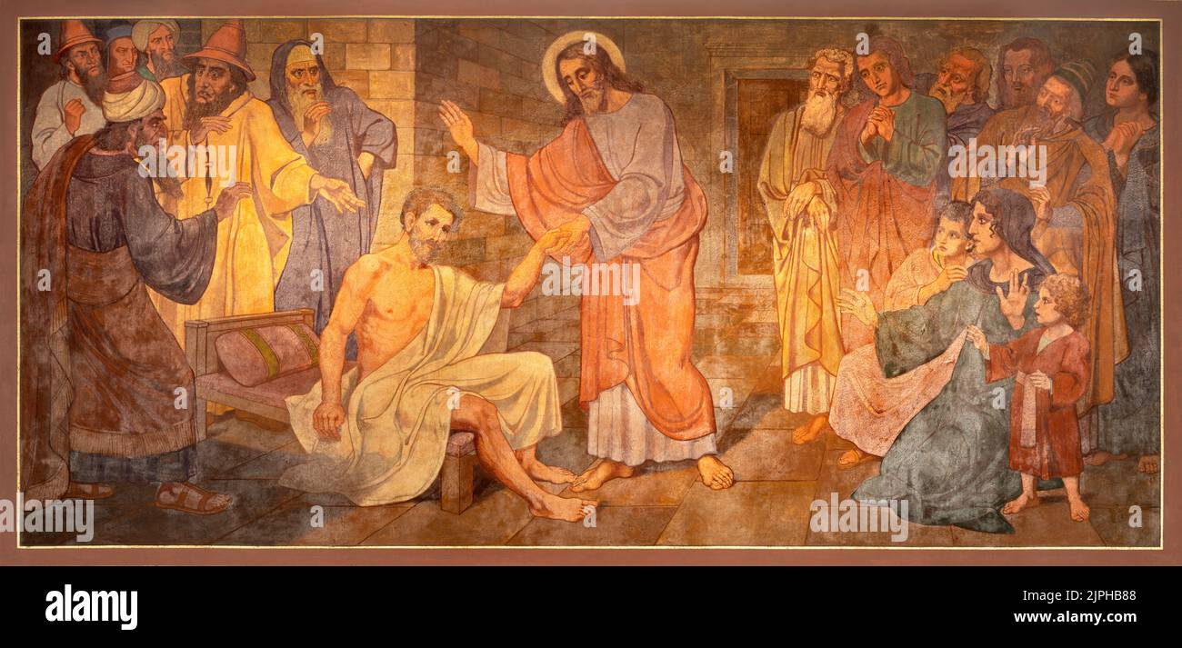 BERNE, SUISSE - JUNY 27, 2022: La fresque du Christ à la guérison dans l'église Dreifaltigkeitskirche par August Müller (1923). Banque D'Images