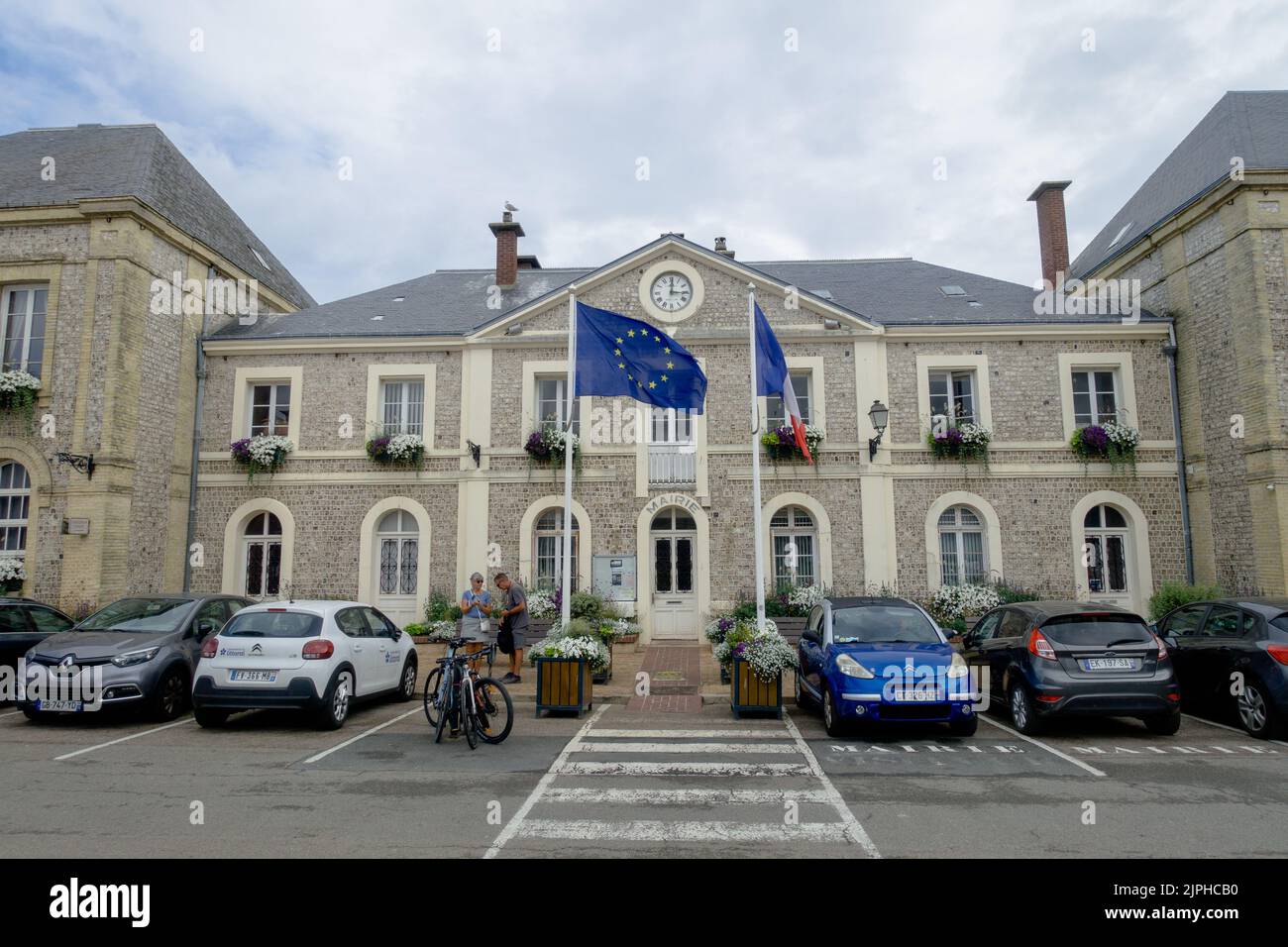 La ville d'Étretat, une destination touristique populaire. Banque D'Images