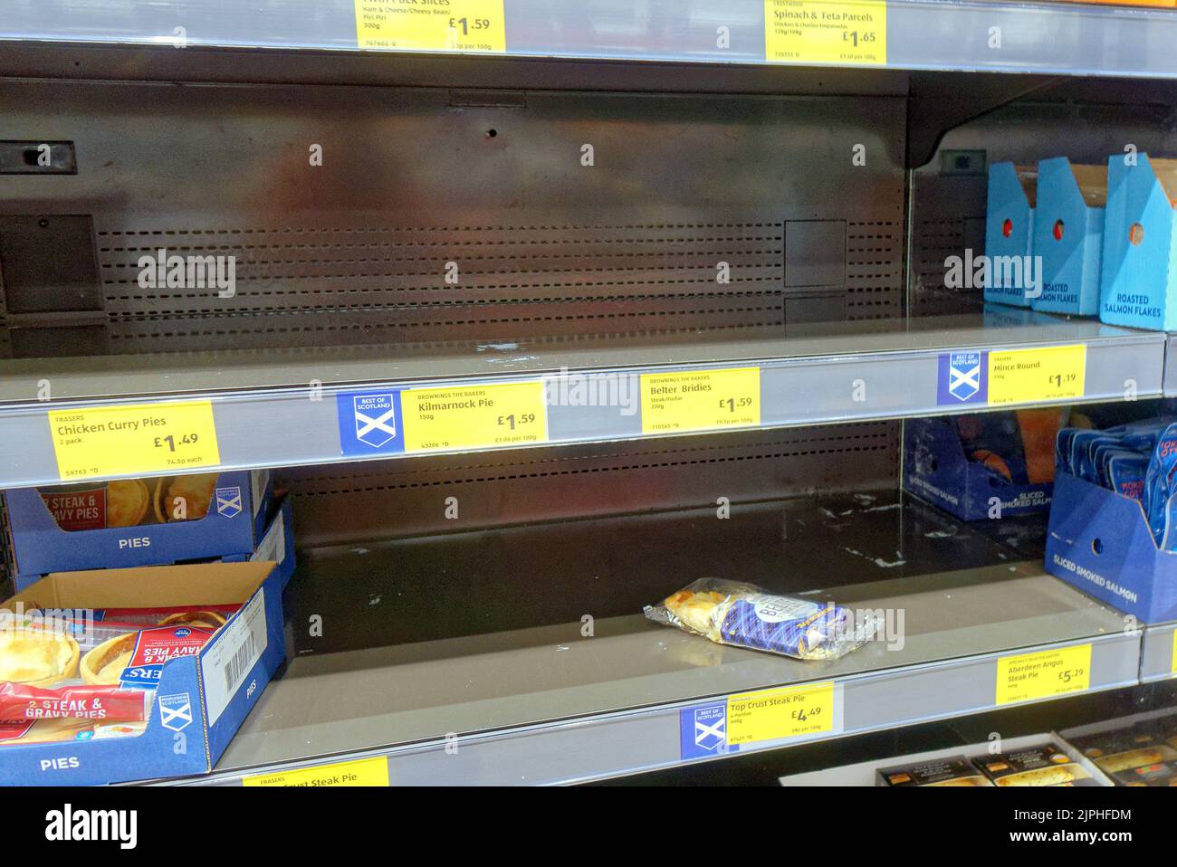 Glasgow, Écosse, Royaume-Uni 18th août 2022. Vider les étagères des supermarchés l'après-midi, que ce soit pour les problèmes d'approvisionnement, de pénurie de personnel ou de transport, personne ne dit, mais les clients sont inquiets. Crédit Gerard Ferry/Alay Live News Banque D'Images