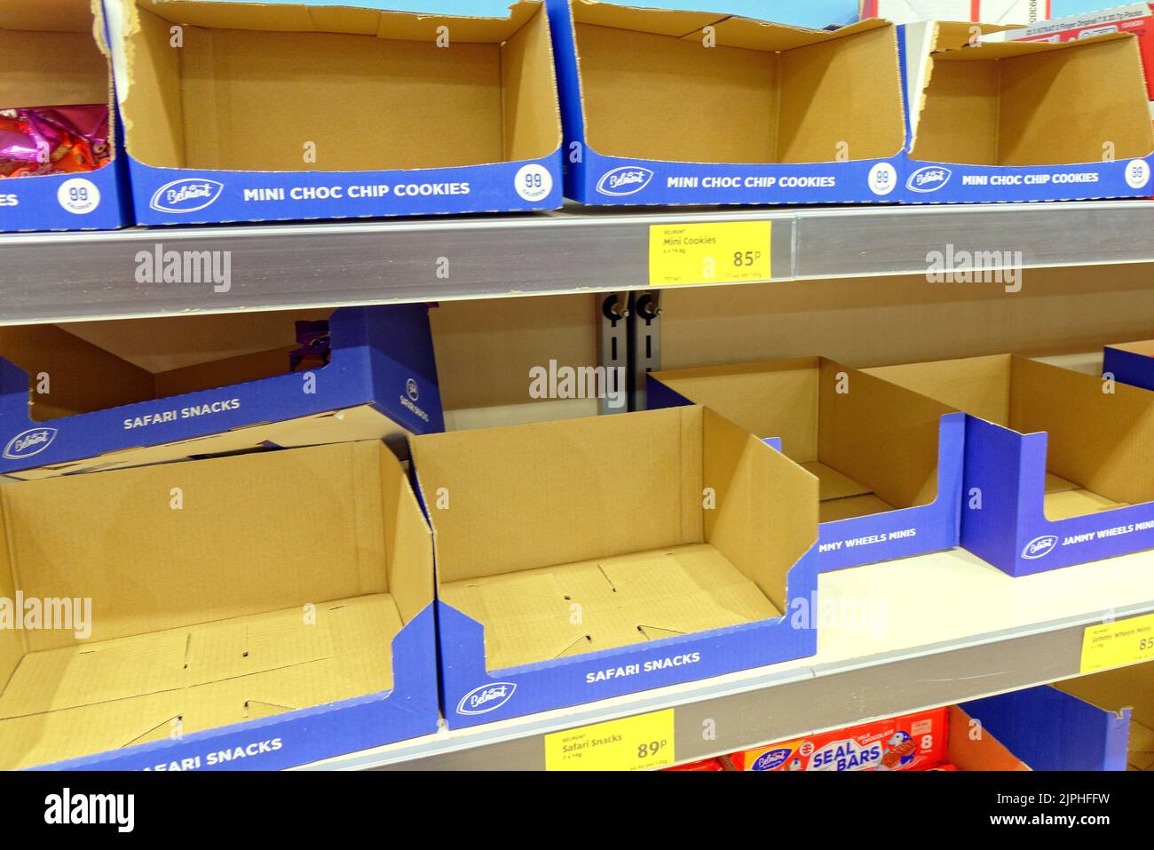 Glasgow, Écosse, Royaume-Uni 18th août 2022. Vider les étagères des supermarchés l'après-midi, que ce soit pour les problèmes d'approvisionnement, de pénurie de personnel ou de transport, personne ne dit, mais les clients sont inquiets. Crédit Gerard Ferry/Alay Live News Banque D'Images