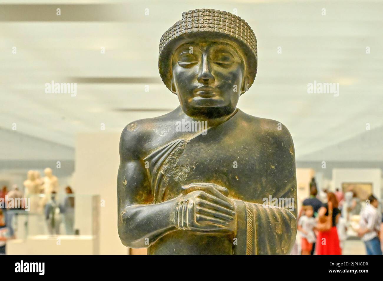 Détail de Gudea, prince de l'État de Lagash ( 2120 av. J.-C. ) exposé à la Galerie du temps au Louvre-Lens, France Banque D'Images