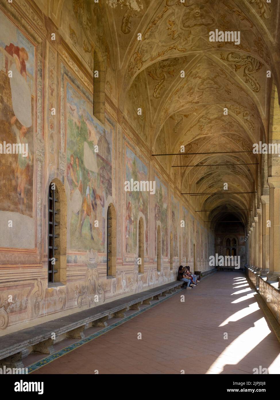 Chiostro Maiolicato ou Chiostro delle Clarisse, du Compléso Monumentale di Santa Chiara, Naples Banque D'Images