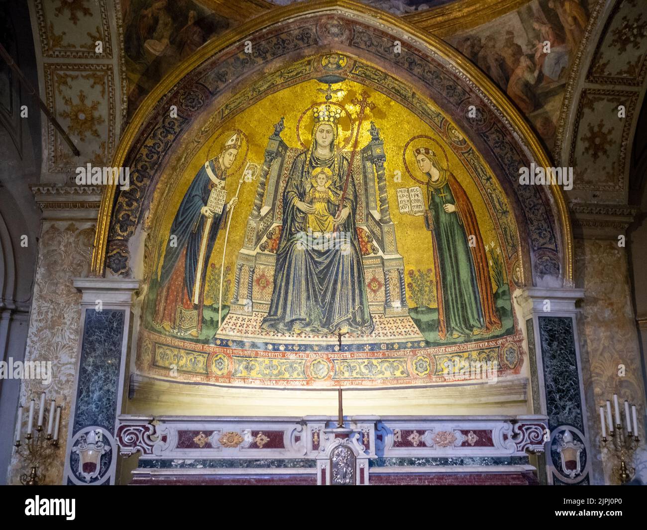 Vierge et enfant, mosaïque de Lello da Orvieto, Basilica di Santa Restituta, Naples Banque D'Images