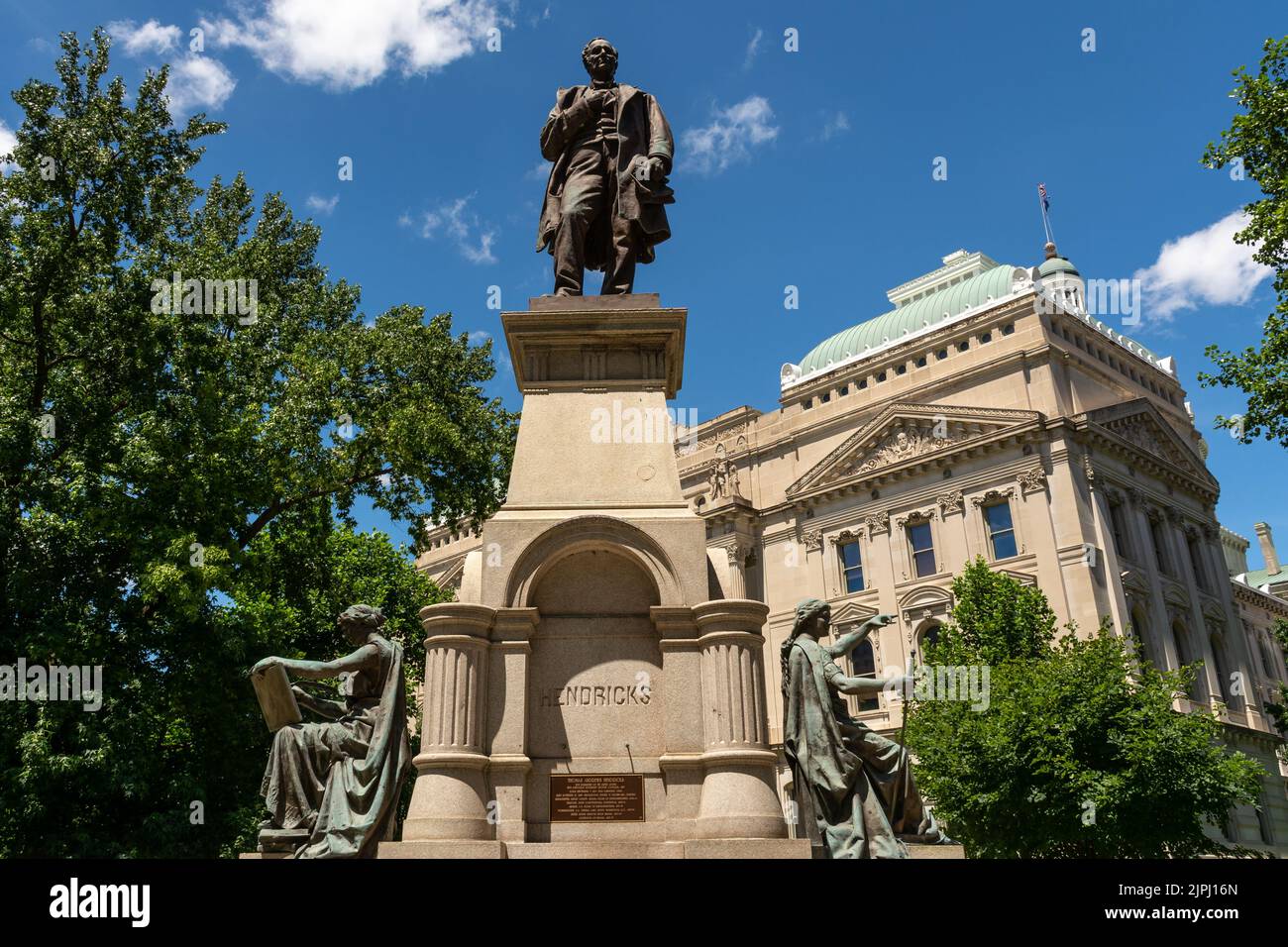 Indianapolis, Indiana, Etats-Unis - 29 juillet 2022 - le monument Thomas A. Hendricks à l'extérieur du bâtiment du capitole de l'État d'Indianapolis. Banque D'Images
