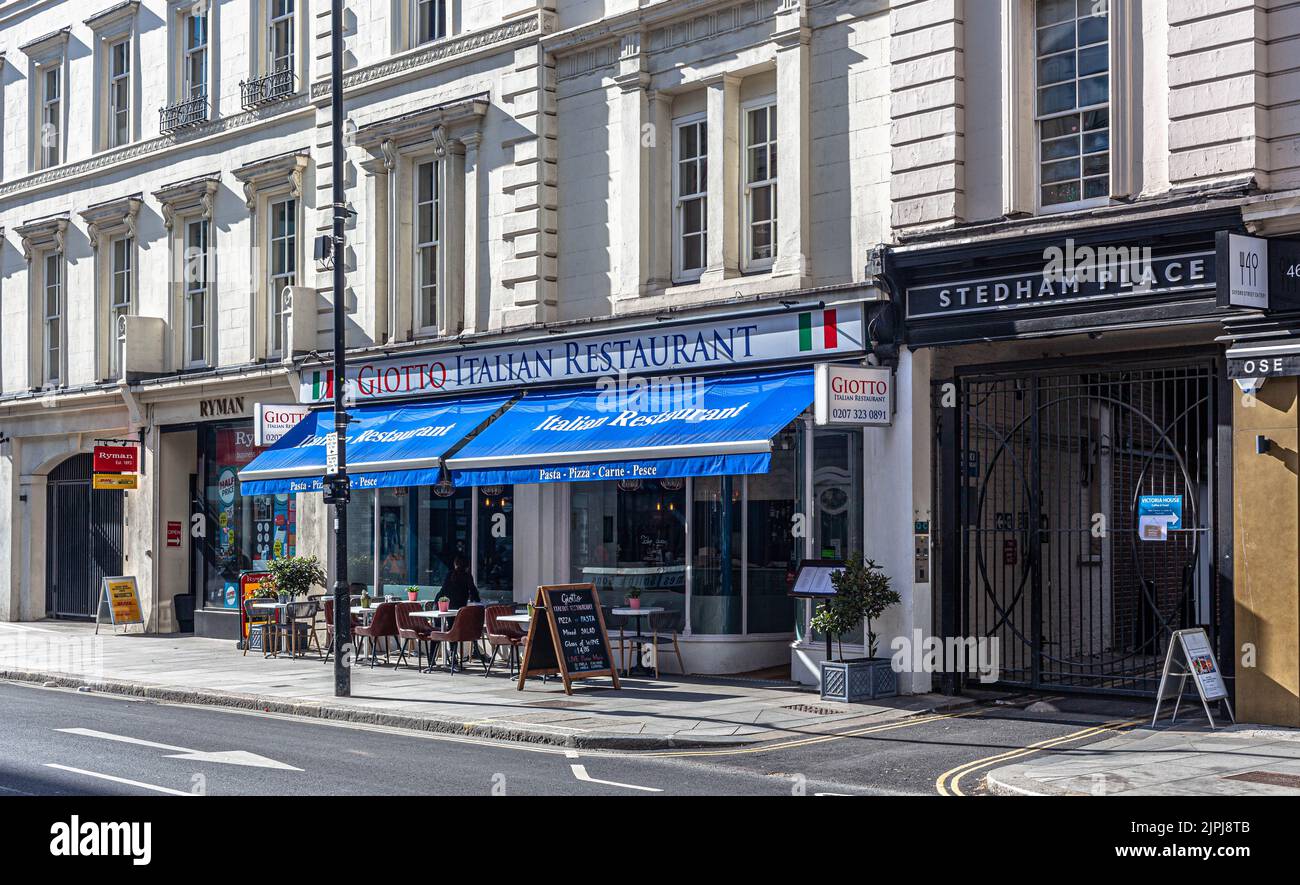 Façade du restaurant italien Giotto, New Oxford Street, Bloomsbury, Londres WC1A, Angleterre, ROYAUME-UNI. Banque D'Images