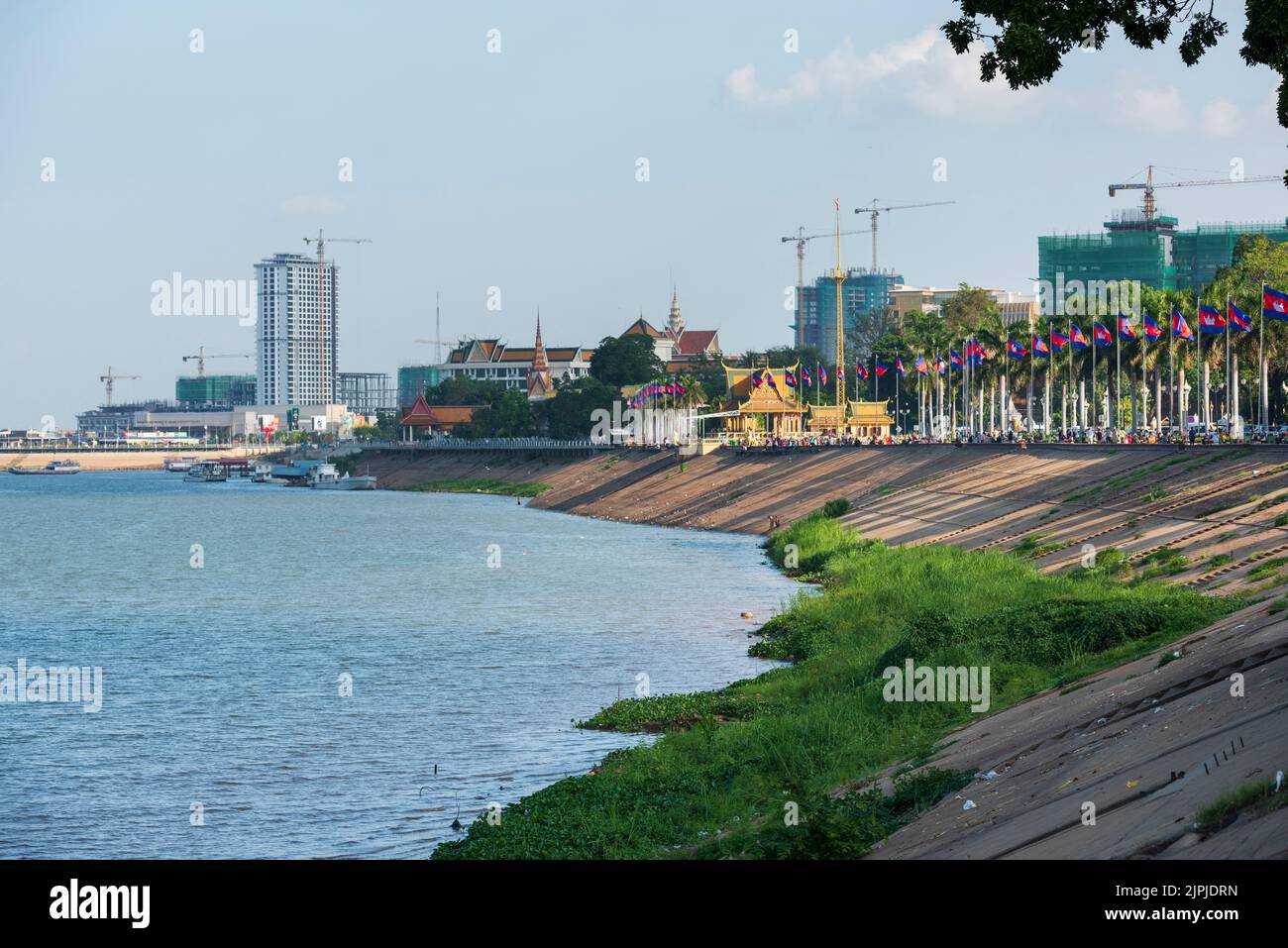 La capitale cambodgienne Phnom Penh. Fleuve Mékong et centre-ville Banque D'Images