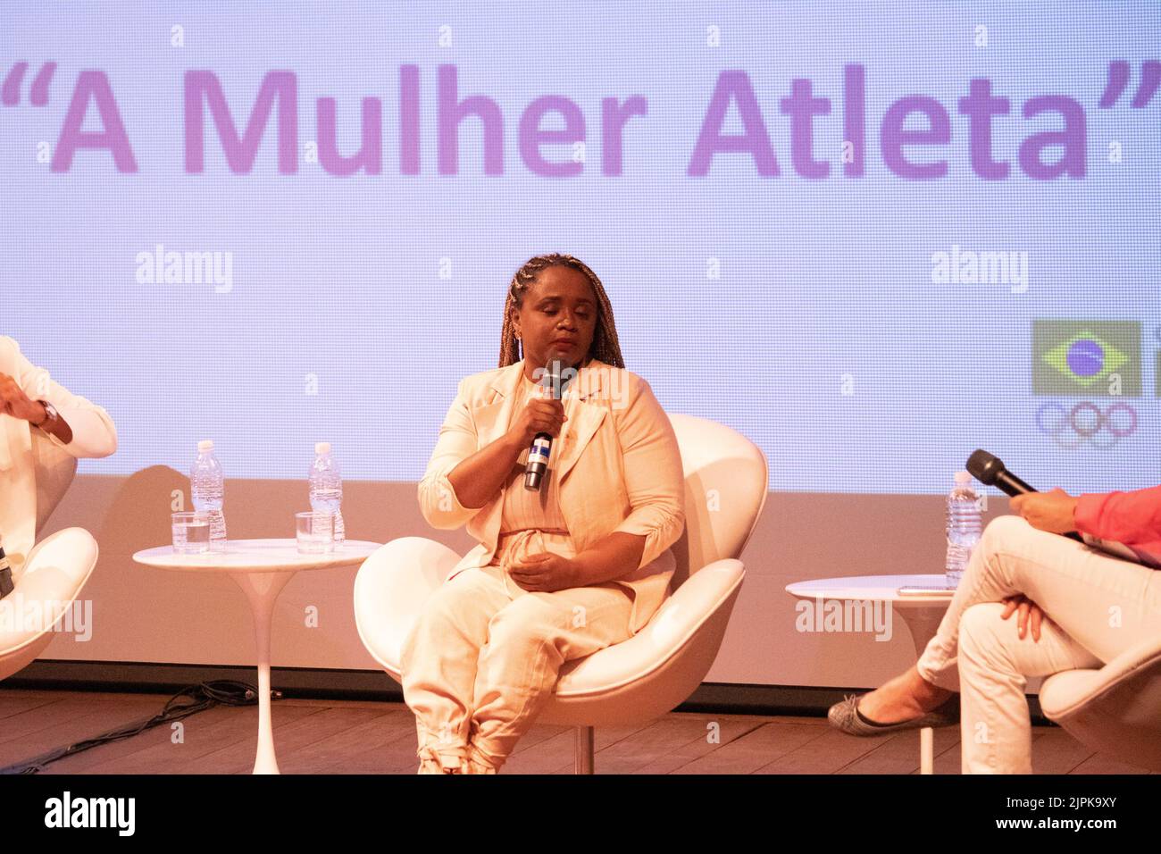 Rio de Janeiro, Brésil. 18th août 2022. L'ancienne athlète Daiane dos Santos a pris la parole à la table de conversation du Teatro XP Investimentos, lors du premier forum des femmes dans le sport, à Rio de Janeiro, et a été suivie par des médaillés olympiques, des personnalités sportives et des experts internationaux et nationaux sur le sujet. Crédit: Carlos Elias Junior/FotoArena/Alay Live News Banque D'Images