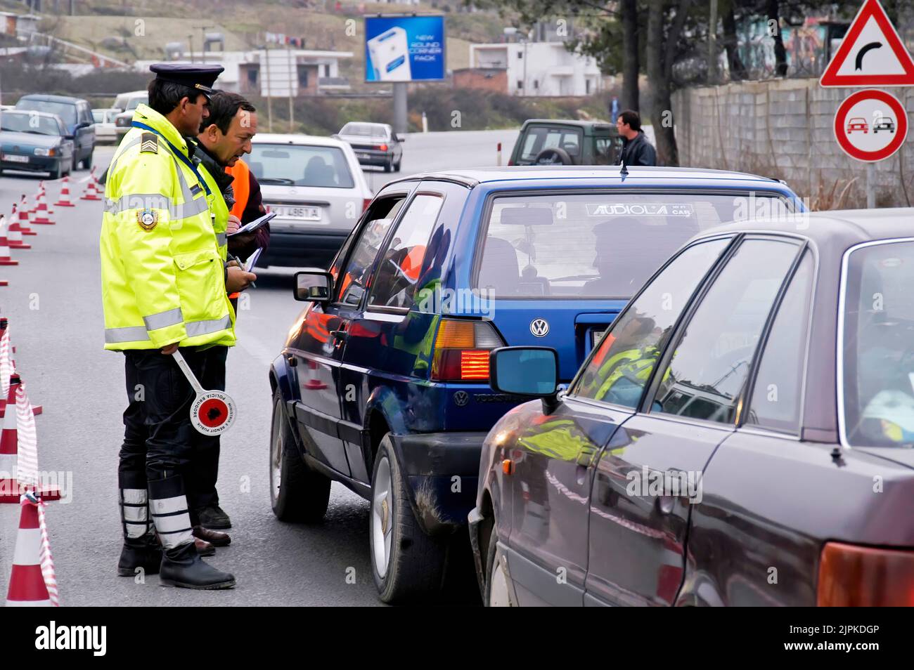 Enquête de police sur le contrôle de la circulation, Tirana, Albanie Banque D'Images