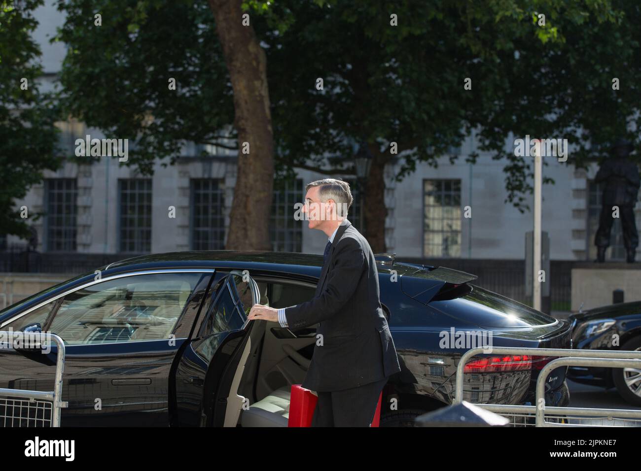 Londres Royaume-Uni 2022 le député Jacob rees-mogg, ministre d'État chargé du Brexit et de l'efficacité gouvernementale, arrive au cabinet du gouvernement Banque D'Images