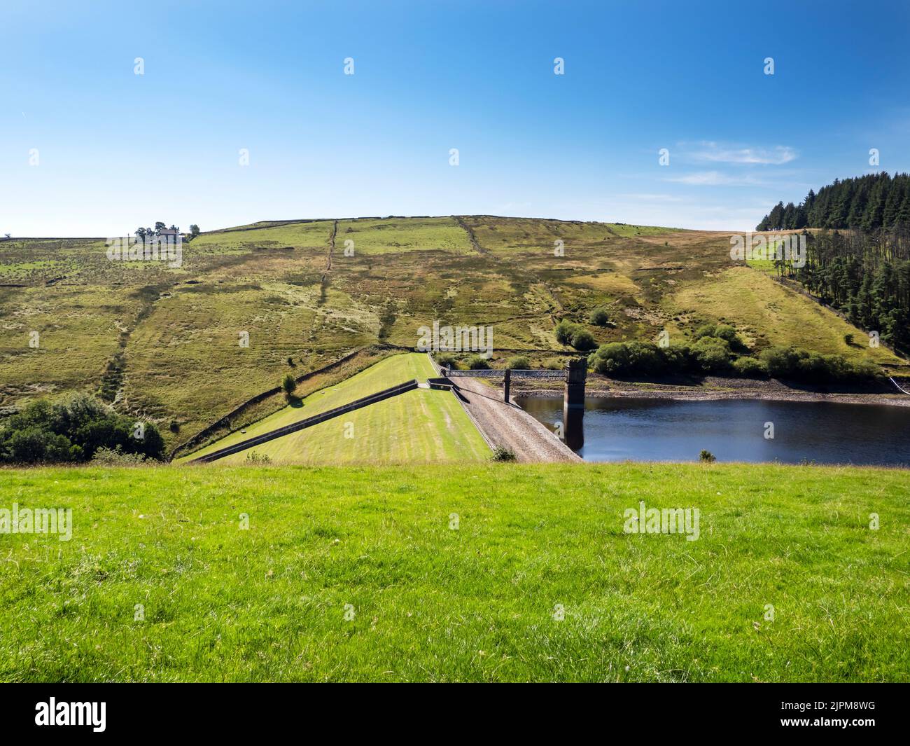 Réservoir inférieur d'Ogden, au-dessus de l'orge sur les pentes de Pendle Hill, Lancashire, Royaume-Uni. Banque D'Images