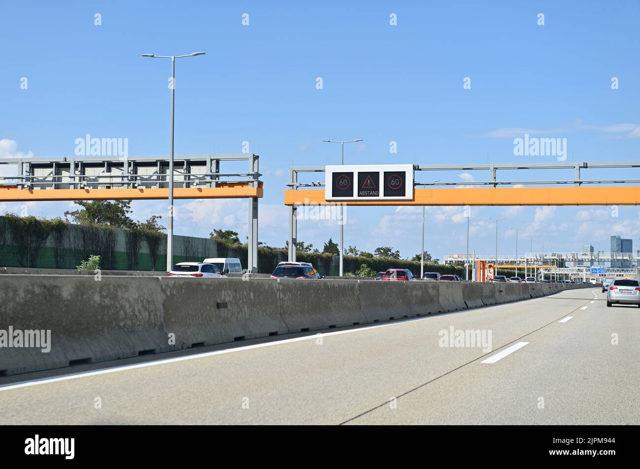 Basse-Autriche, Autriche. En voiture sur l'autoroute A2 en Autriche Banque D'Images