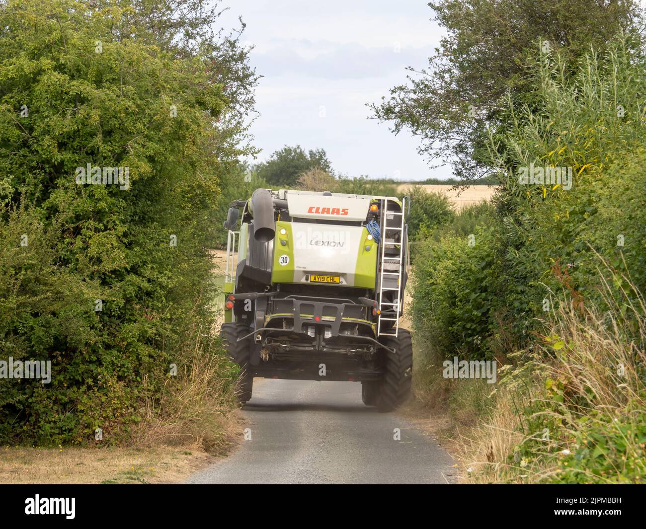 Une moissonneuse-batteuse à East Barsham, Norfolk, Royaume-Uni. Banque D'Images