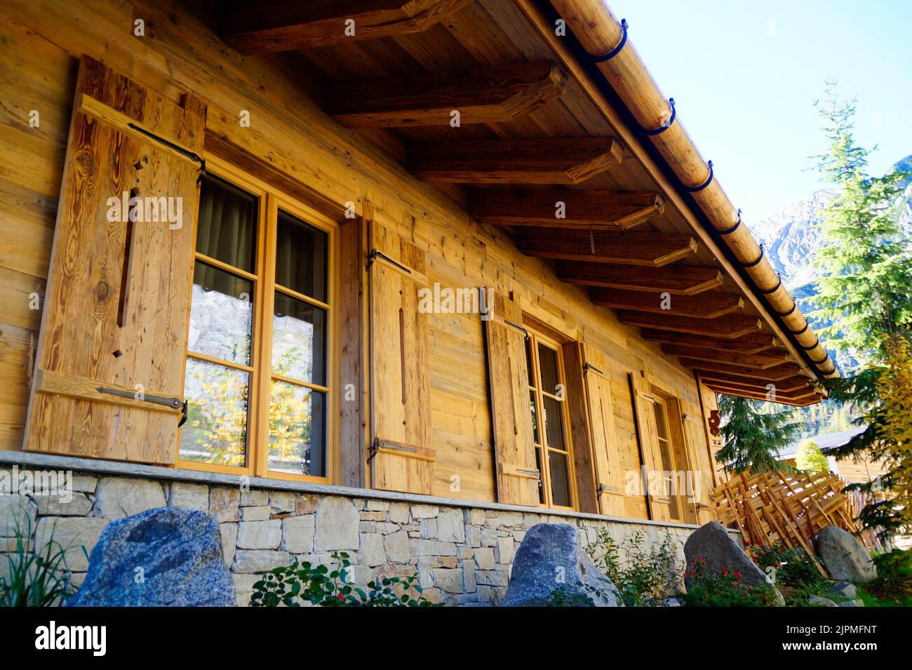 Maison rustique en bois dans les Alpes autrichiennes de la région de Gramai Alm (Gramaialm), en Autriche Banque D'Images