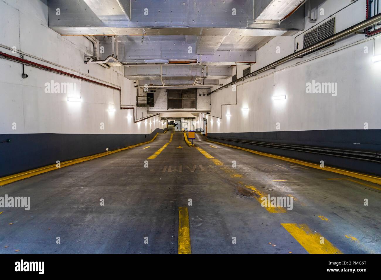 Entrée de parking souterrain près de la place Tallaght, Dublin, Irlande Banque D'Images