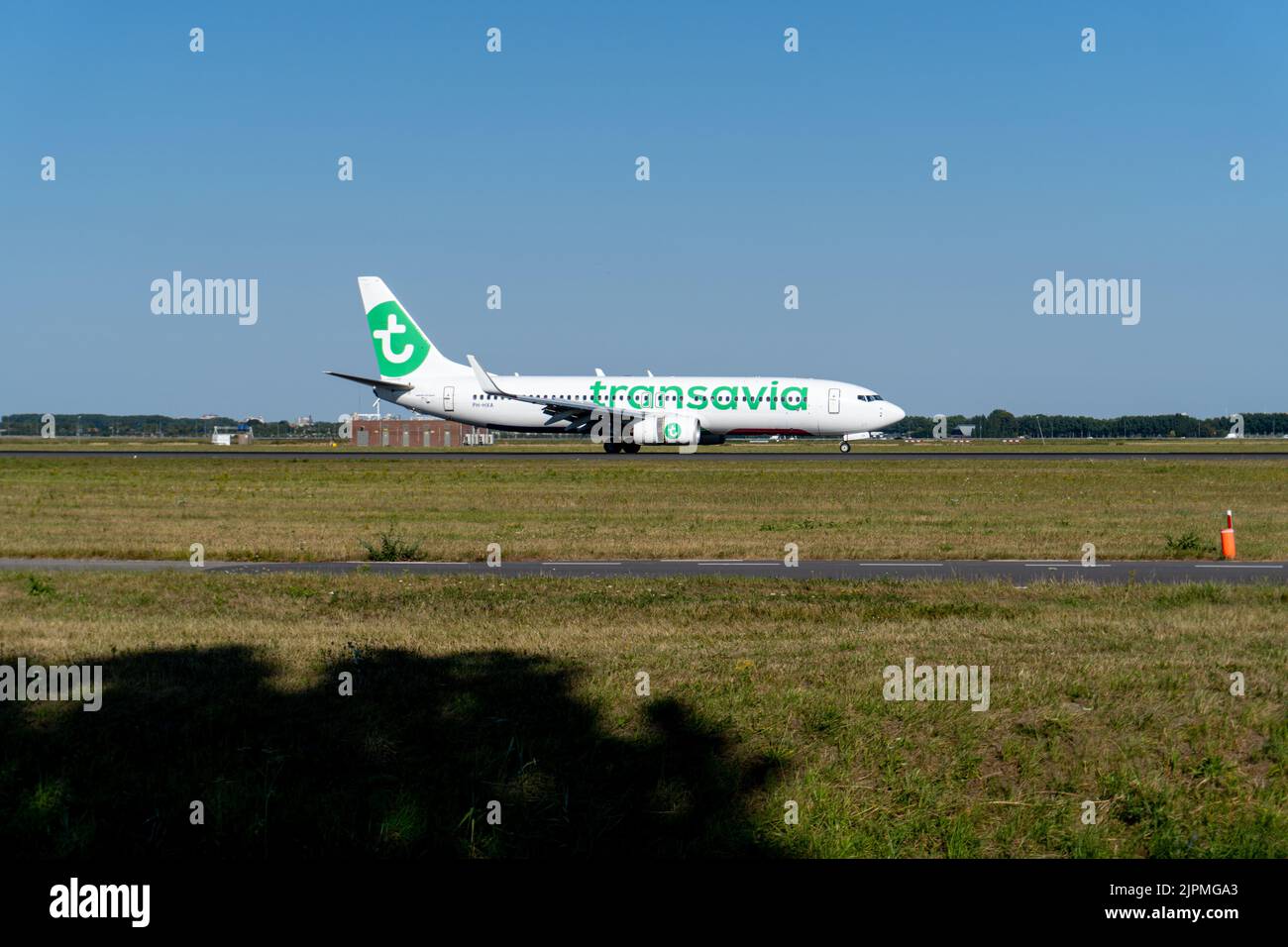 Avion prêt à décoller sur la piste Banque D'Images