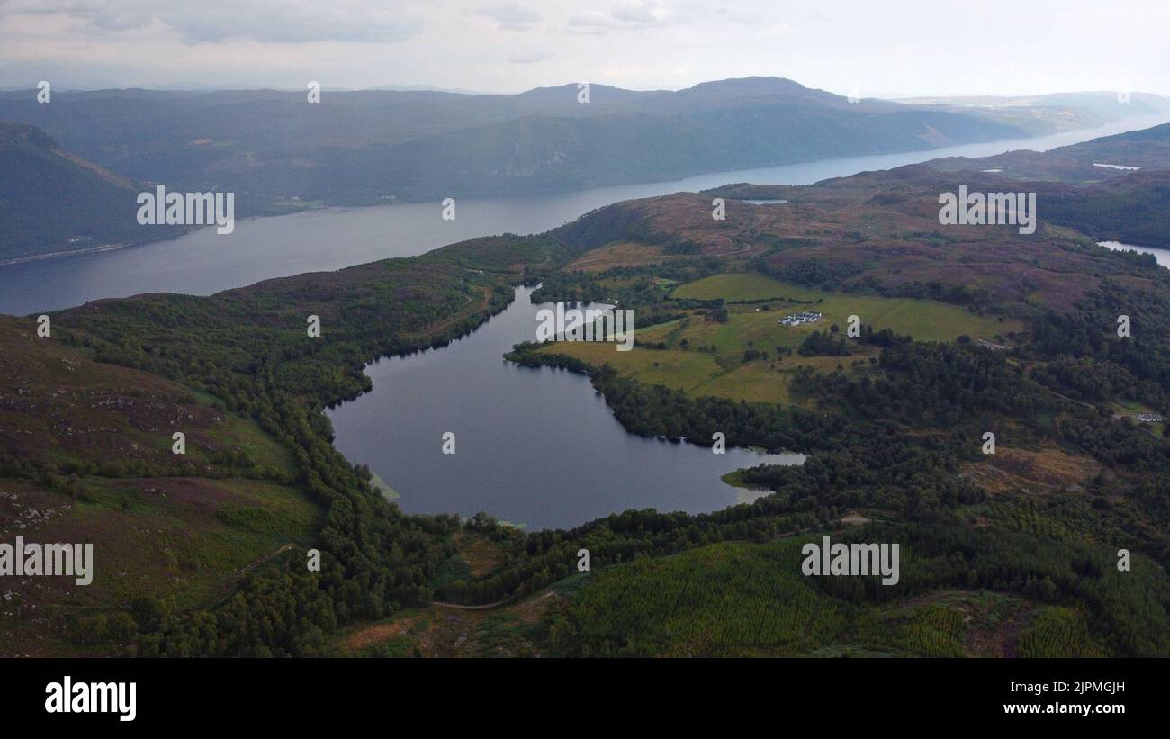 Vue aérienne de l'extrémité ouest du Loch Ness et du Loch Nan Lann dans les Highlands écossais d'Écosse au Royaume-Uni Banque D'Images