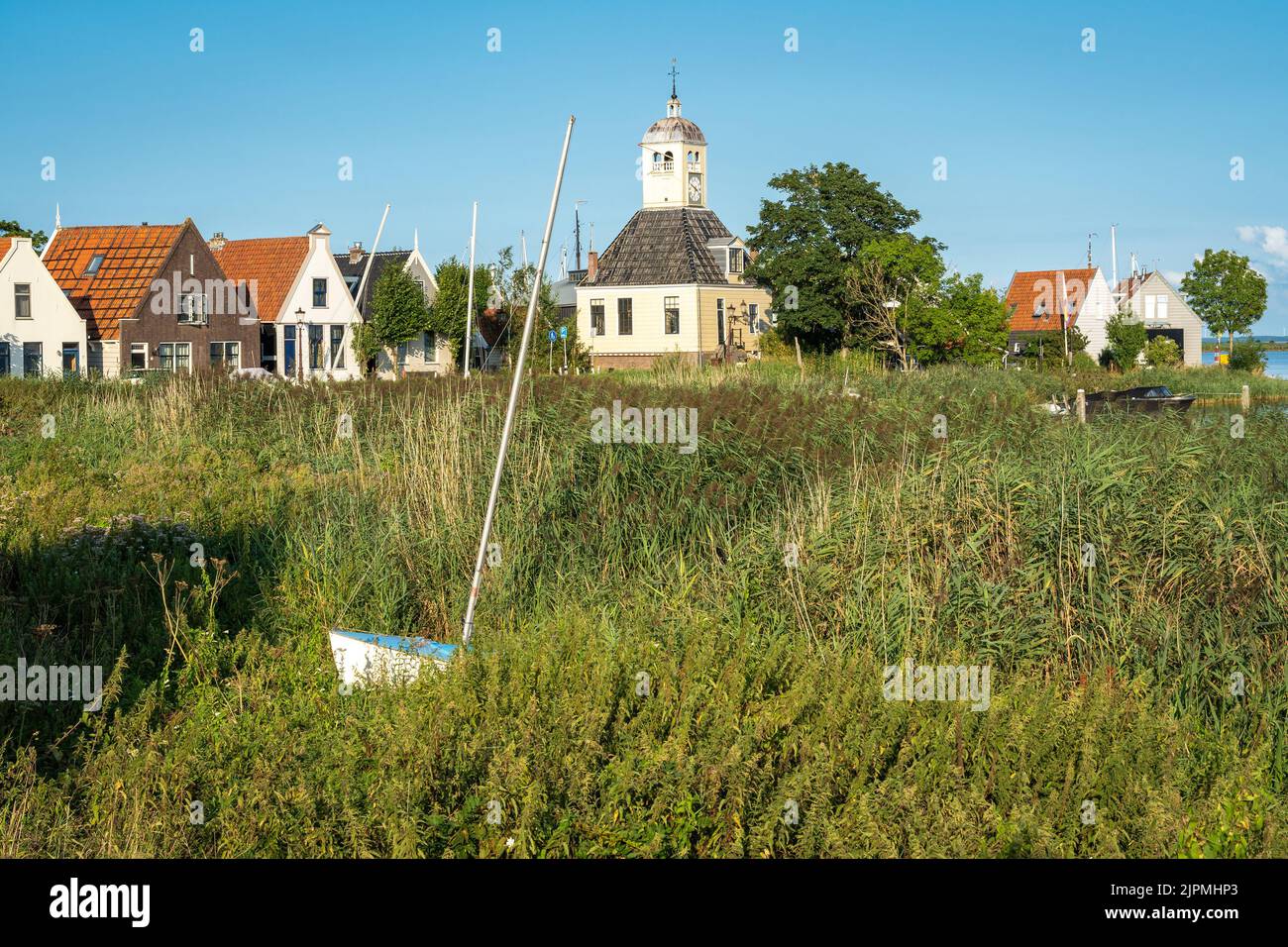 Village de Durgerdam près d'Amsterdam, vue sur l'ancienne mairie et les maisons pittoresques Banque D'Images