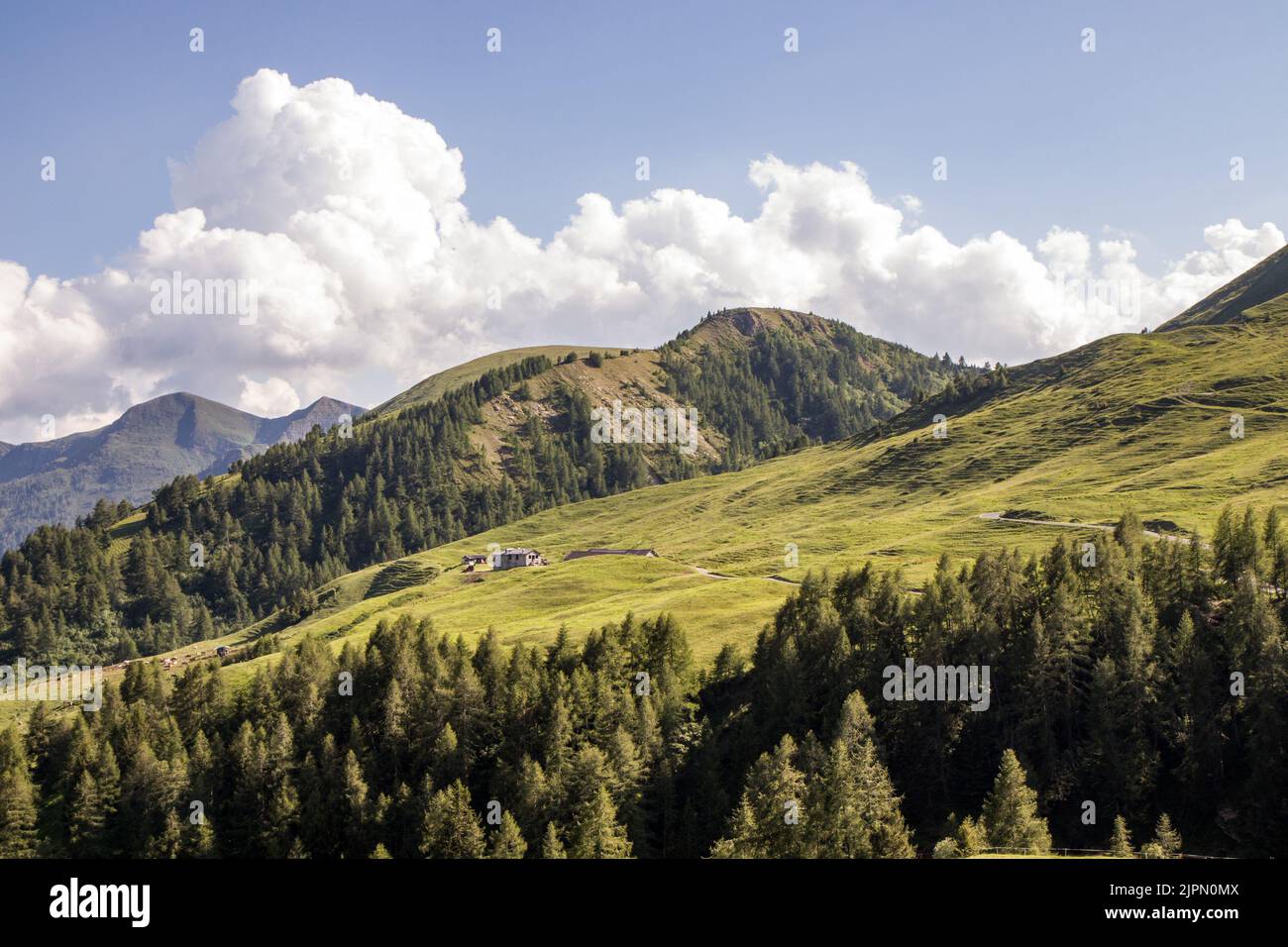 La belle vue panoramique du col de Croce Domini, Italie, Europe. Fond d'écran HD, 4K fond vert. Banque D'Images