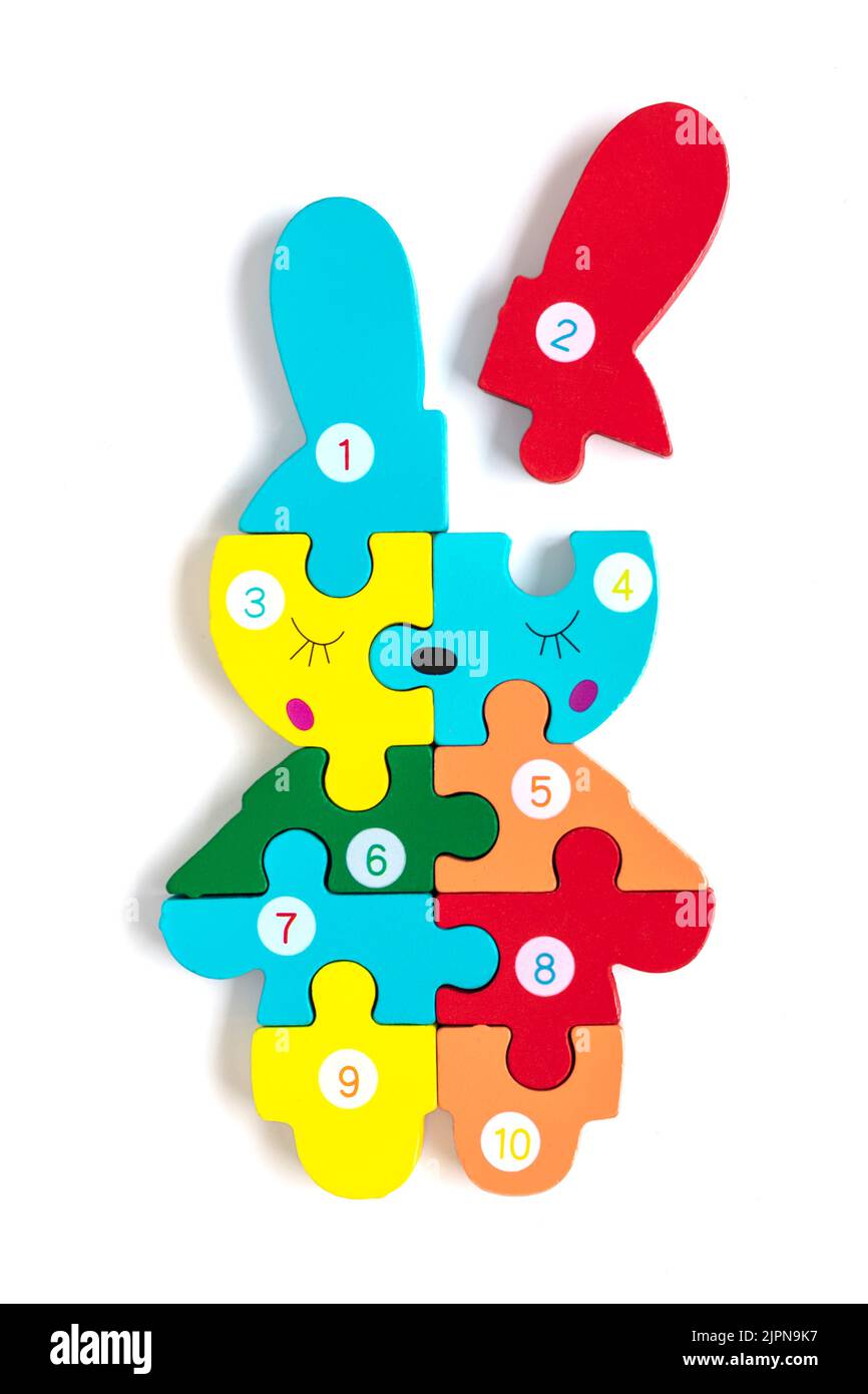 Ensemble de forme Montessori style jouets enfants en bois écologique jeux de logique pour enfants d'âge préscolaire jouets pour le développement de bébé. Collection d'éléments éducatifs pour le développement de la petite enfance. Banque D'Images