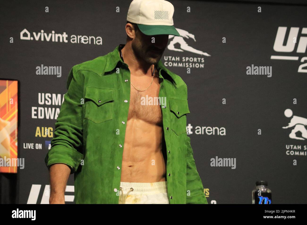 SALT LAKE CITY, UT - 18 AOÛT : Luke Rockhold interagit avec les médias lors de la Journée des médias de la FUC 278 à Vivint Arena sur 18 août 2022, à Salt Lake City, Utah, États-Unis. (Photo de Diego Ribas/PxImages) Credit: PX Images/Alamy Live News Banque D'Images