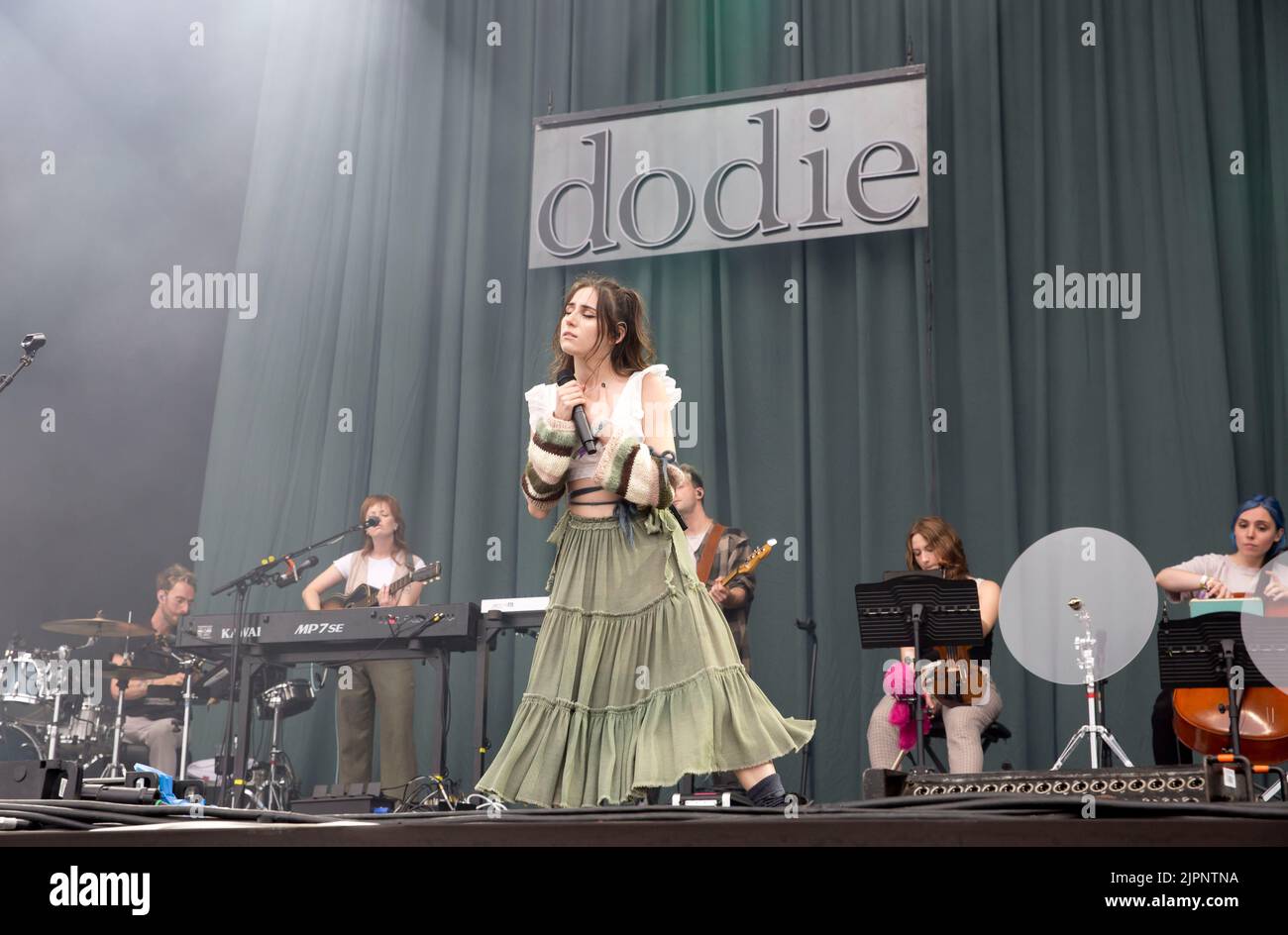 Pikehall Derbyshire UK 30.7.2022 Dodie joue sur la scène principale au festival ynot annuel au pikehall derbyshire Picture Dorothy Miranda Clark Banque D'Images