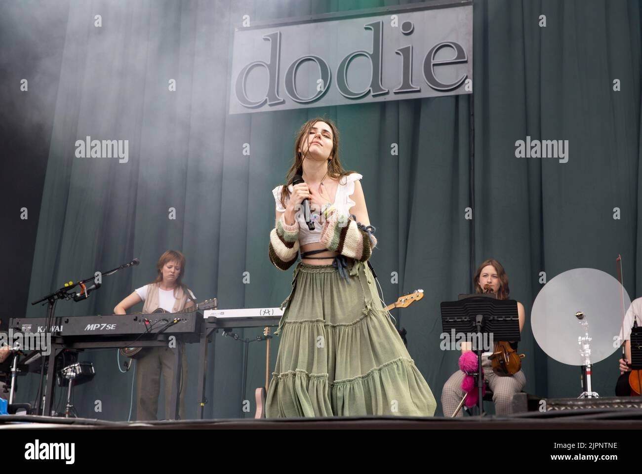 Pikehall Derbyshire UK 30.7.2022 Dodie joue sur la scène principale au festival ynot annuel au pikehall derbyshire Picture Dorothy Miranda Clark Banque D'Images
