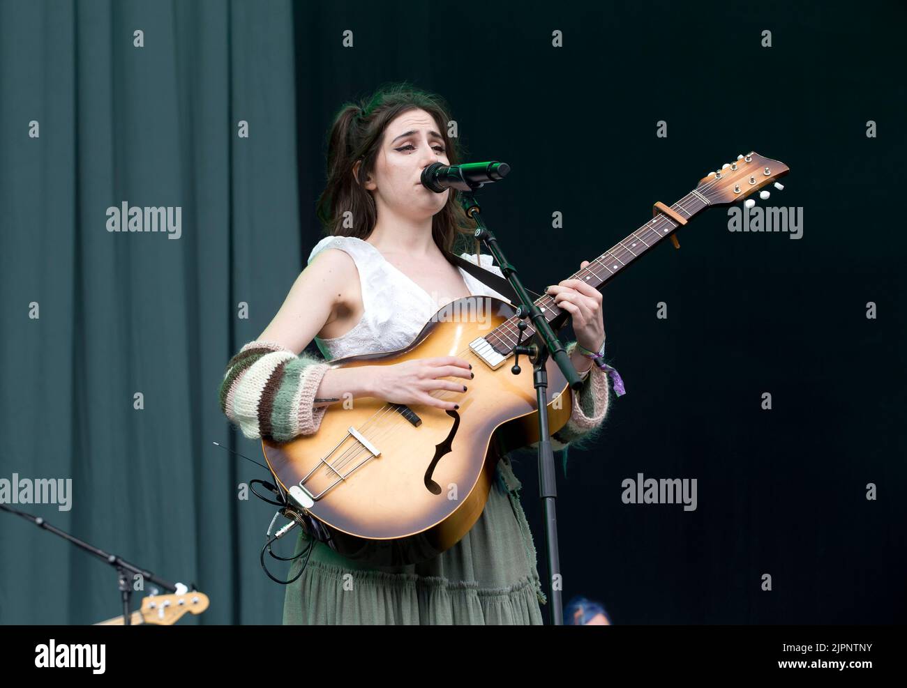 Pikehall Derbyshire UK 30.7.2022 Dodie joue sur la scène principale au festival ynot annuel au pikehall derbyshire Picture Dorothy Miranda Clark Banque D'Images