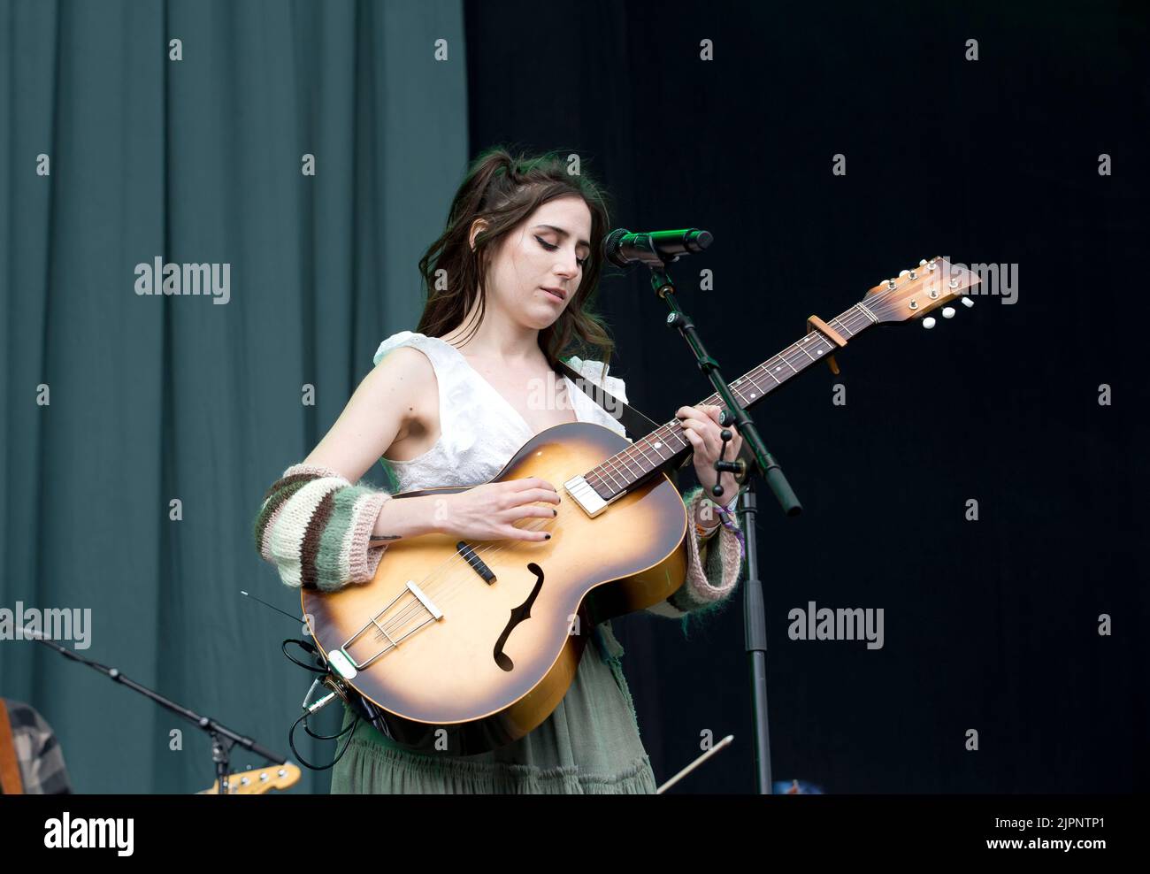 Pikehall Derbyshire UK 30.7.2022 Dodie joue sur la scène principale au festival ynot annuel au pikehall derbyshire Picture Dorothy Miranda Clark Banque D'Images