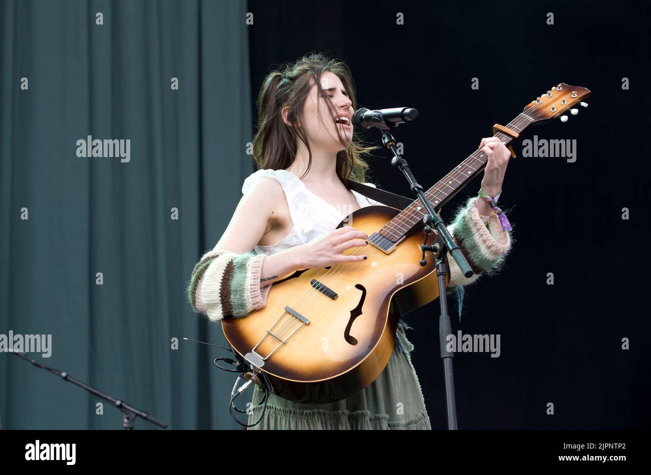 Pikehall Derbyshire UK 30.7.2022 Dodie joue sur la scène principale au festival ynot annuel au pikehall derbyshire Picture Dorothy Miranda Clark Banque D'Images