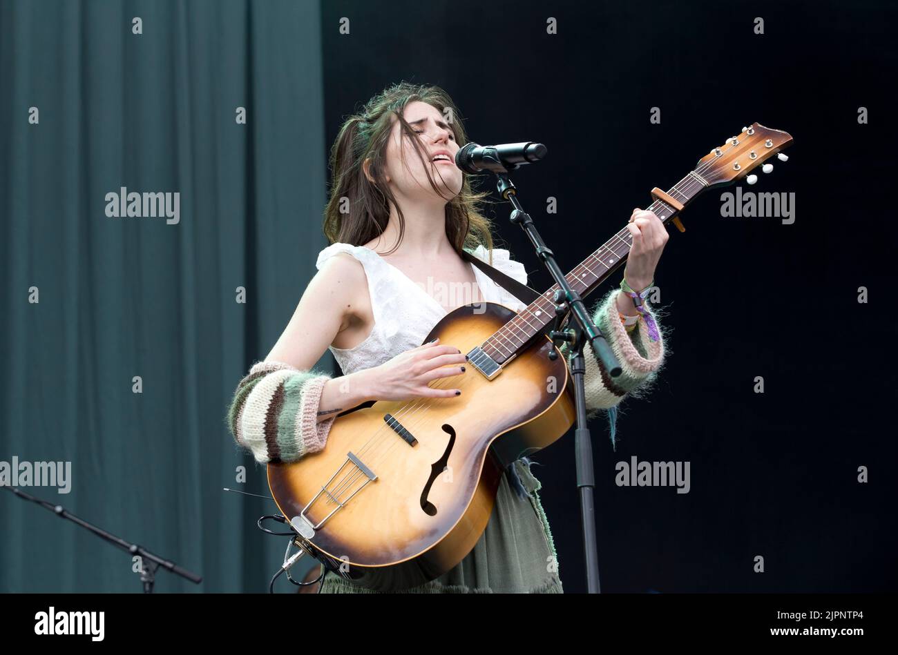 Pikehall Derbyshire UK 30.7.2022 Dodie joue sur la scène principale au festival ynot annuel au pikehall derbyshire Picture Dorothy Miranda Clark Banque D'Images