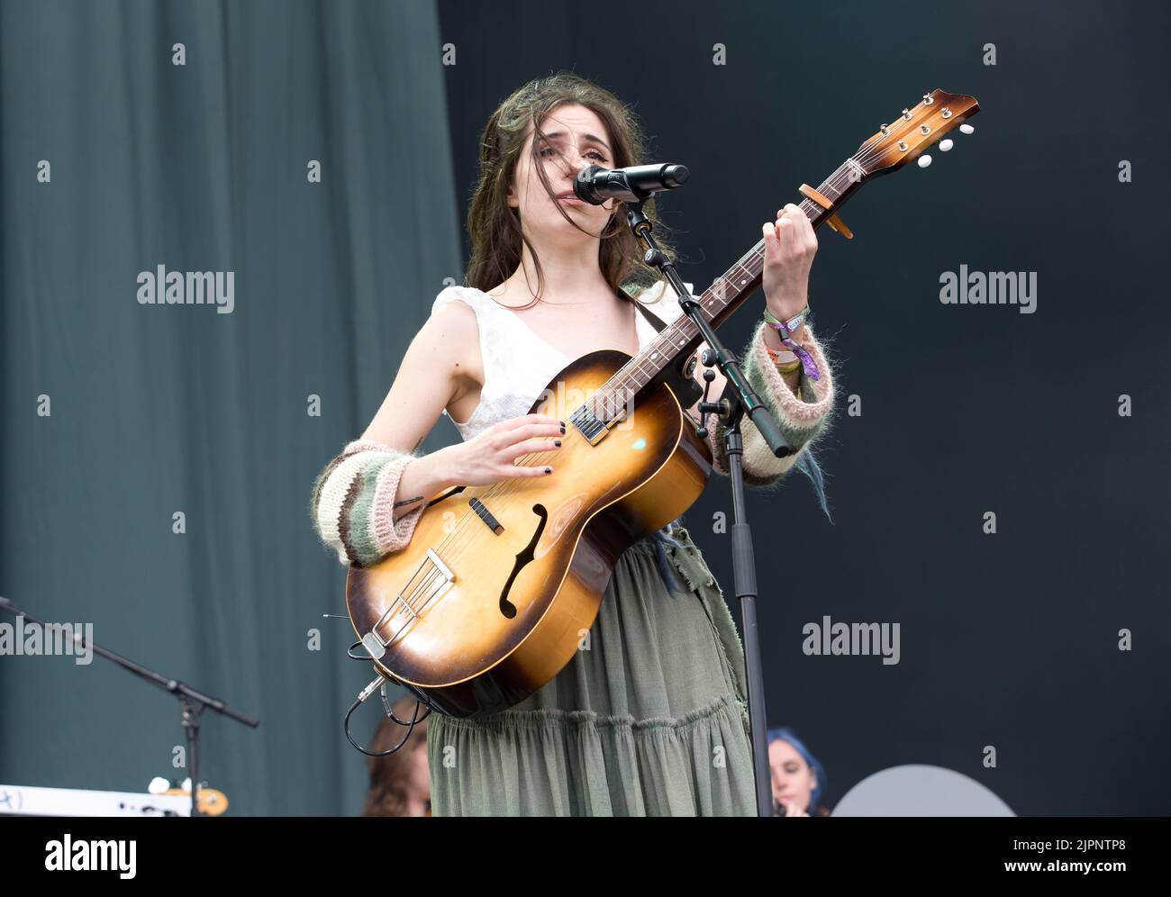 Pikehall Derbyshire UK 30.7.2022 Dodie joue sur la scène principale au festival ynot annuel au pikehall derbyshire Picture Dorothy Miranda Clark Banque D'Images