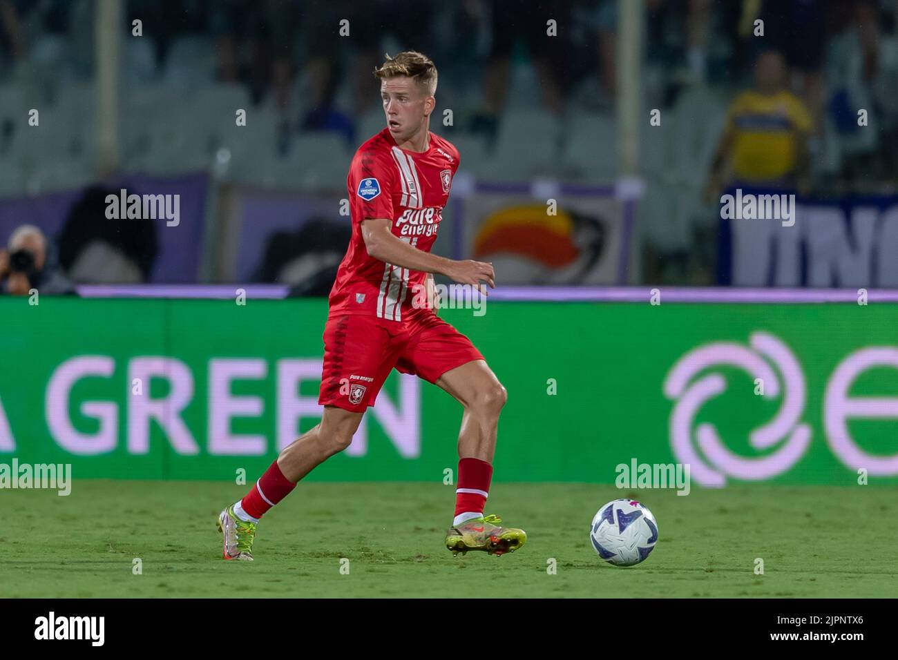 Gijs Smal (Twente) lors du match de la Ligue des conférences de l'UEFA entre Fiorentina 2-1 Twente au stade Artemio Franchi sur 18 août 2022 à Florence, en Italie. Credit: Maurizio Borsari/AFLO/Alay Live News Banque D'Images