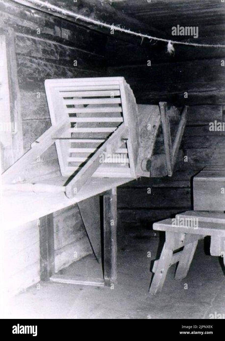 Buanderie avec machine à laver les mains etc. Tvättstuga med handtvättmaskin m.m. Annan anknytning: Uddagårdens kalkbruk Banque D'Images