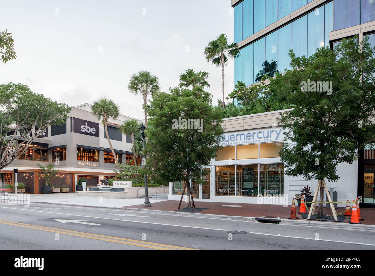 Miami, Floride, États-Unis - 6 août 2022: Photo du centre de style de vie de Cocowalk, Coconut Grove Miami FL Banque D'Images