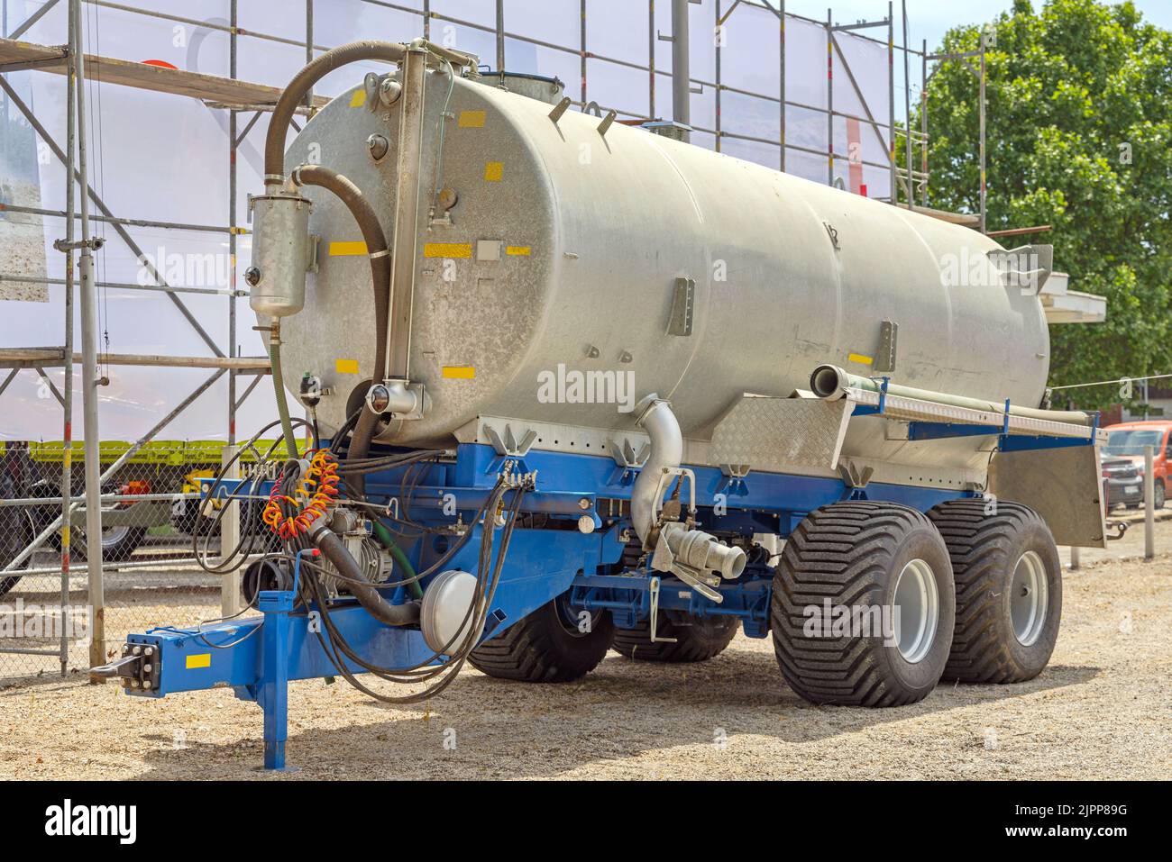 Trémie à lisier remorque à réservoir à deux roues Agriculture matériel agricole Banque D'Images