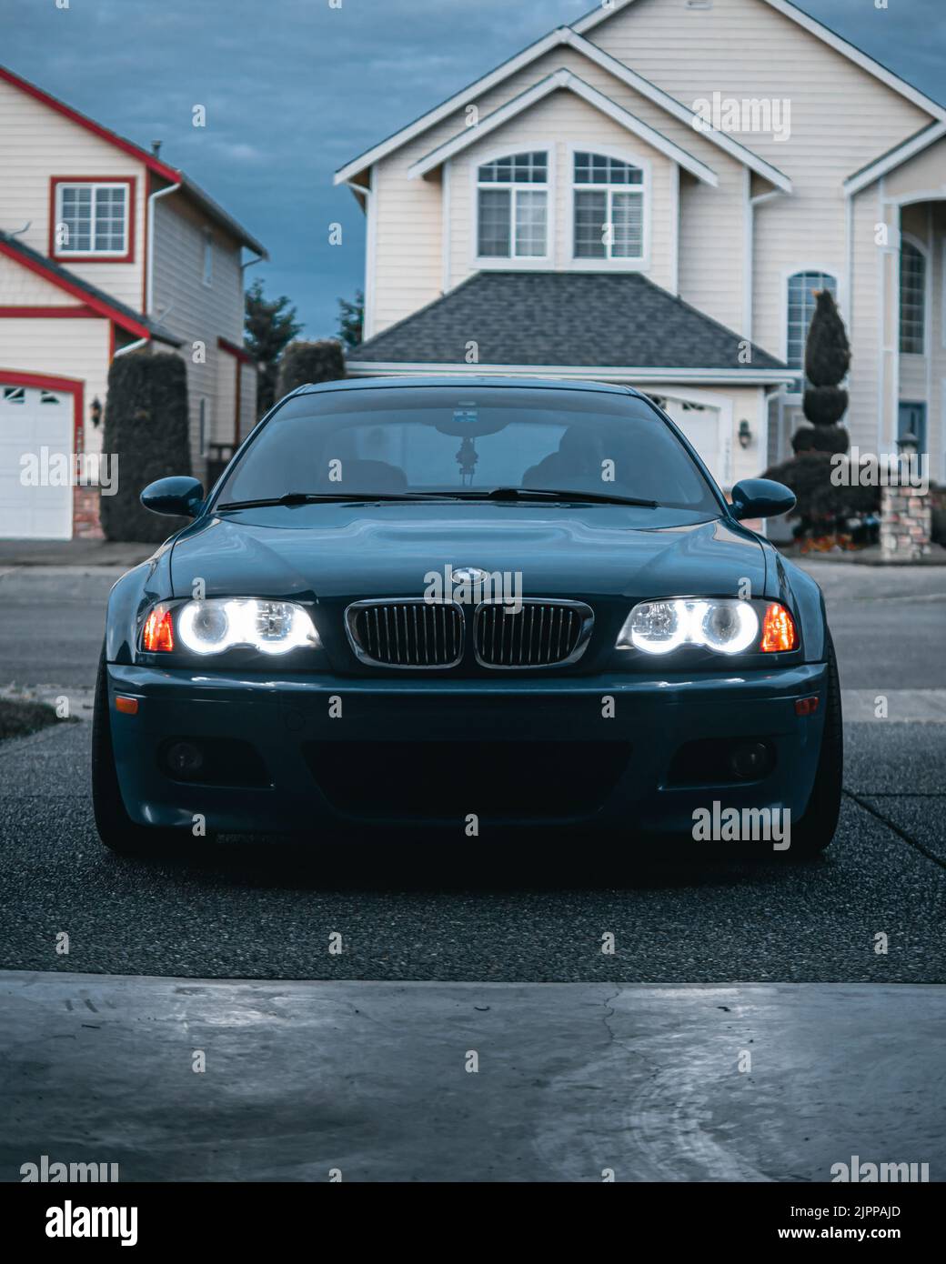 La BMW M Power 2003 M3 Laguna Seca Blue garé dans une cour Banque D'Images