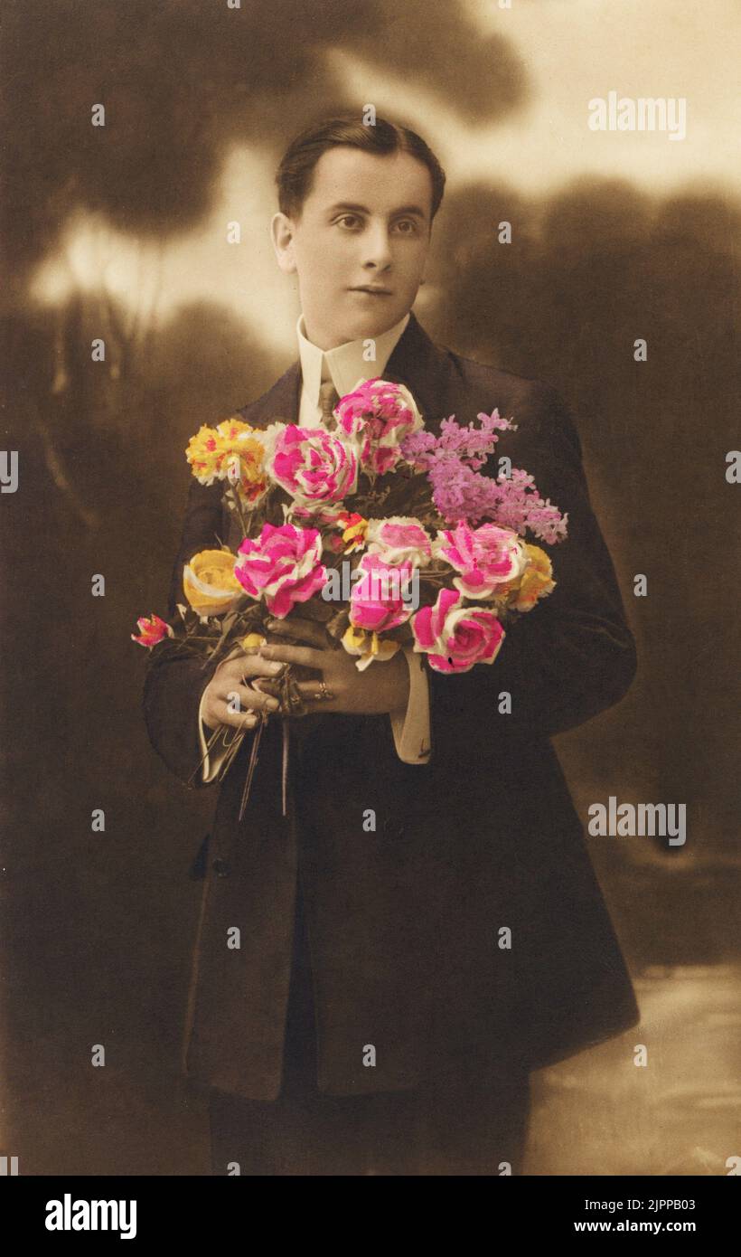 1908 CA, FRANCE : Carte postale française pour la Saint-Valentin - SAN VALENTINO - innamorato - amant - fidanzato - petit ami - GAY - homosexuel - homosexualité - omosessualità - fiori - fleurs - omaggio floreale - rose - roses - cartolina - illustrazione - illustration - colletto - collier --- Archivio GBB Banque D'Images