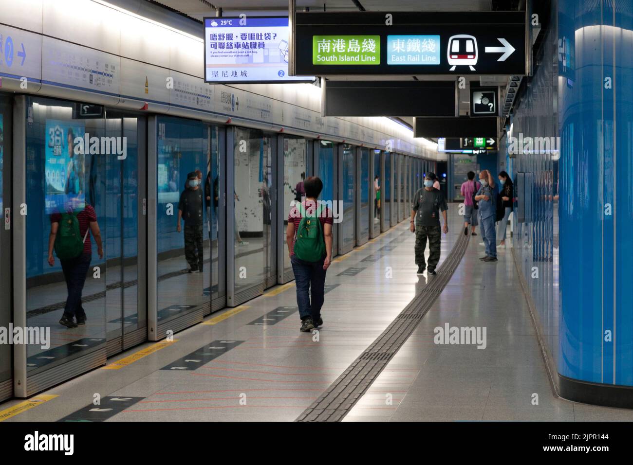 Plate-forme de la gare d'Admiralty, Mass Transit Railway, Hong Kong 18th août 2022 Banque D'Images