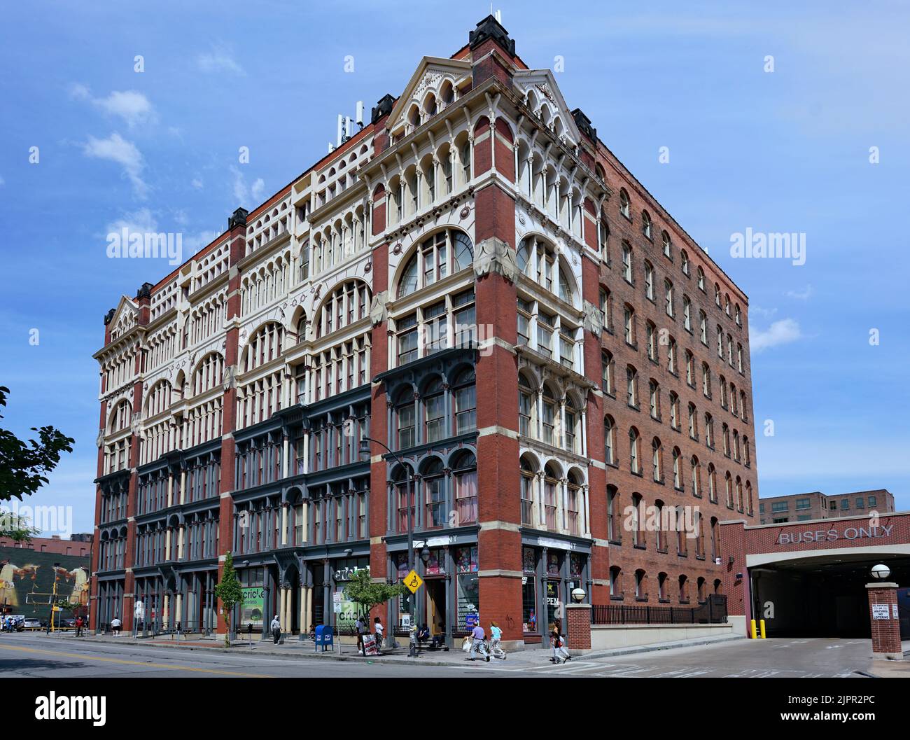 Le quartier du centre-ville de Rochester, dans l'État de New York, préserve les bâtiments ornés datant de 1800s, tels que le bâtiment de bureaux historique H. H. Warner Building Banque D'Images