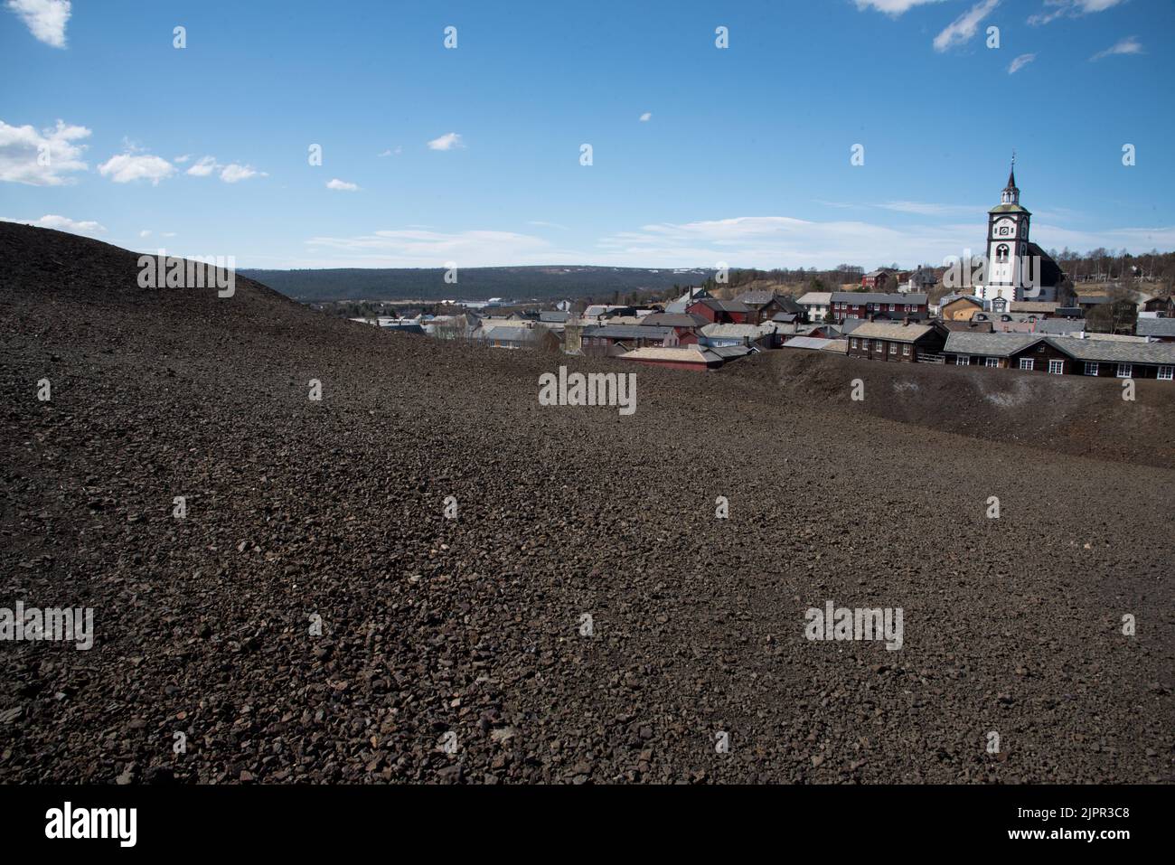 Une église octogonale en pierre blanchie à la chaux a été construite en 1784 à Røros, une ville minière avec des bâtiments historiques en bois dans le centre de la Norvège. Banque D'Images