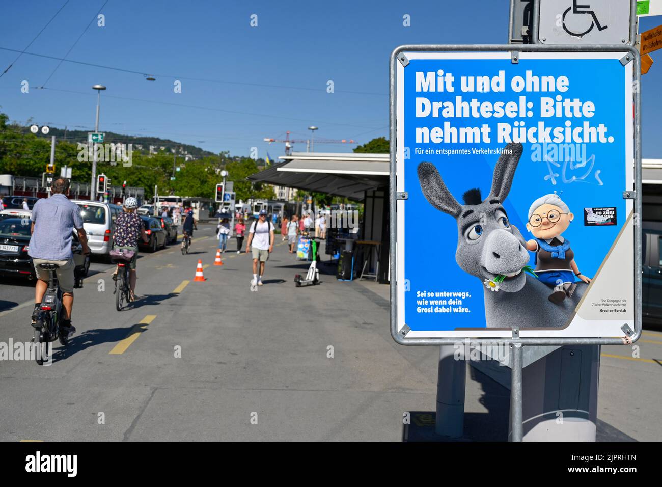 Affiche publicitaire avec et sans vélo: Veuillez montrer considération, cyclistes, Zurich, Suisse Banque D'Images