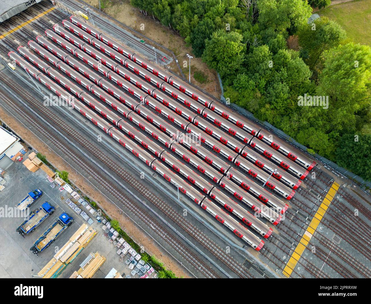 pic montre: 19.8.22 Shed pour les trains de métro entre East Finchley et les stations de Highgate est plein de trains inutilisés comme le tube Strike signifiait la plupart des lignes étaient Banque D'Images