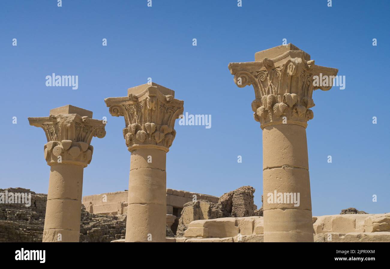 Säulen mit korinthischen Kapitellen, Hathor-Tempel, Dendera, Qina, Ägitten Banque D'Images