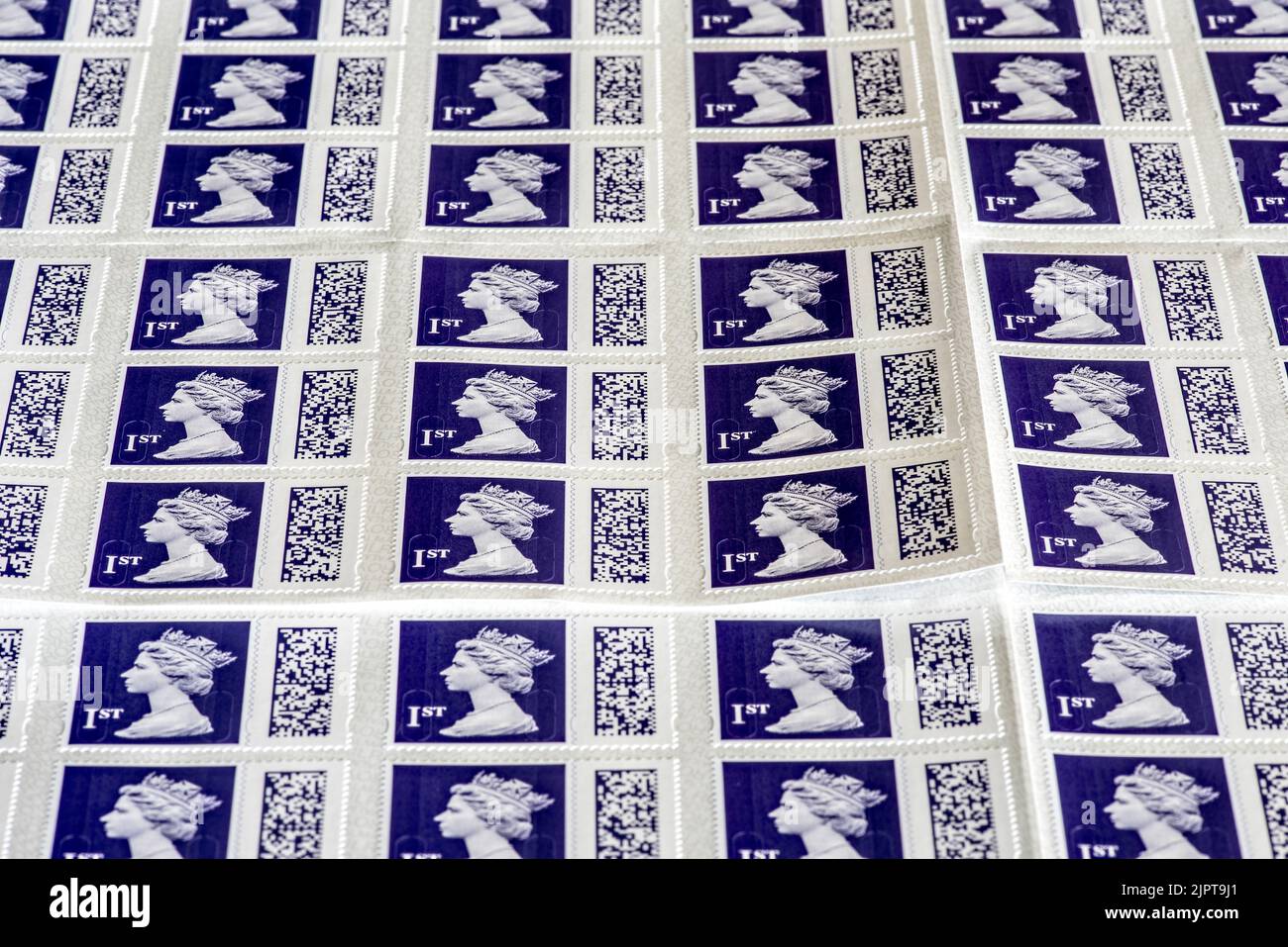 Royal Mail considère que la nouvelle fonctionnalité de code-barres permettra « d'introduire des fonctions de sécurité supplémentaires et ouvrira la voie à des services innovants ». Banque D'Images