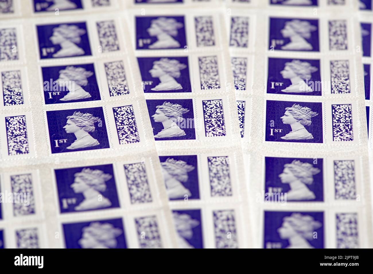 Royal Mail considère que la nouvelle fonctionnalité de code-barres permettra « d'introduire des fonctions de sécurité supplémentaires et ouvrira la voie à des services innovants ». Banque D'Images