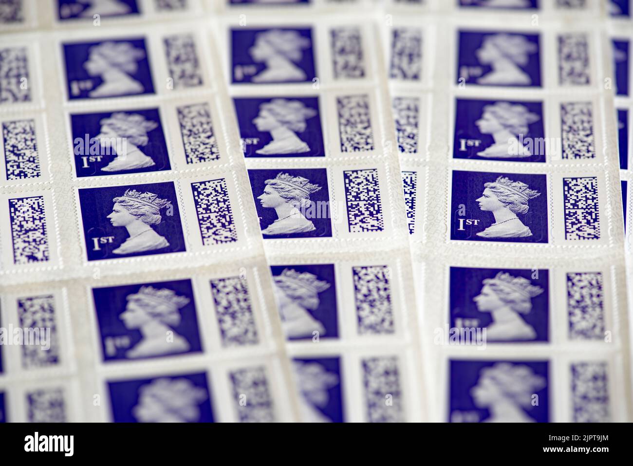 Royal Mail considère que la nouvelle fonctionnalité de code-barres permettra « d'introduire des fonctions de sécurité supplémentaires et ouvrira la voie à des services innovants ». Banque D'Images